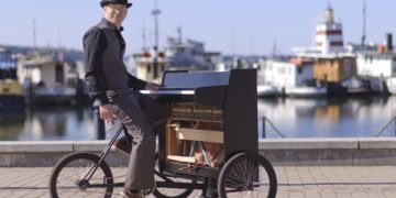 Bicycle pianist