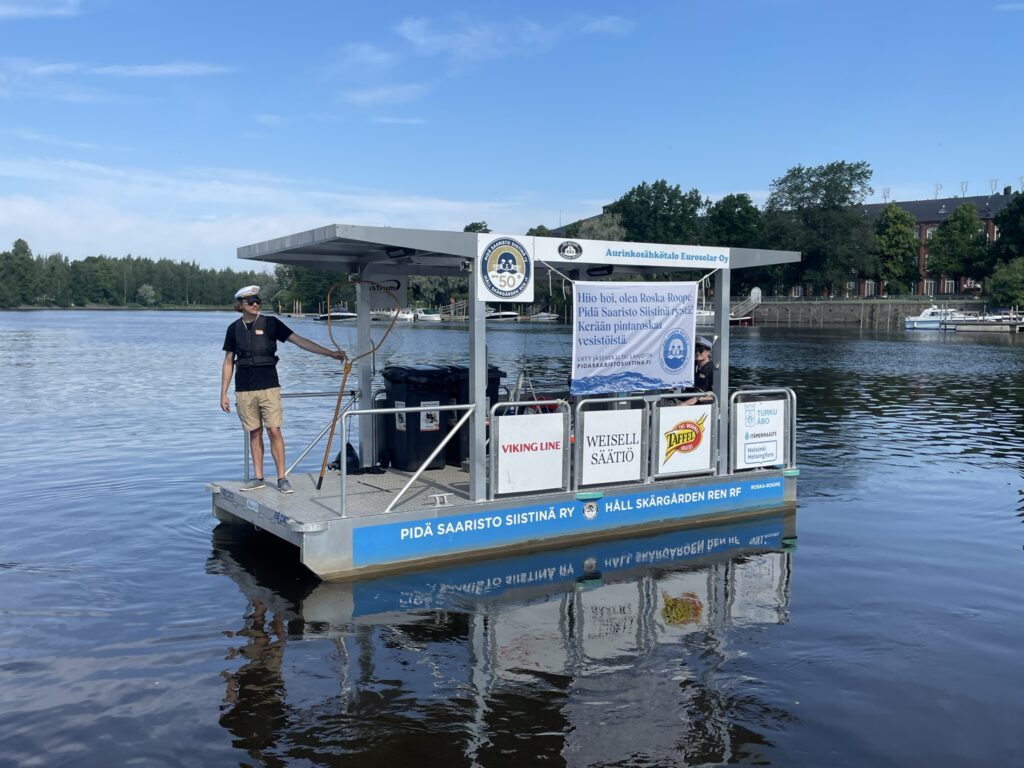 Roska-Roope will collect floating litter in Hietaranta