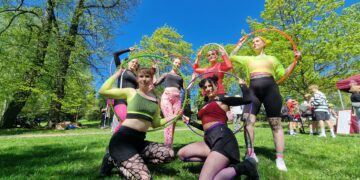 Flow arts in the spirit of circus