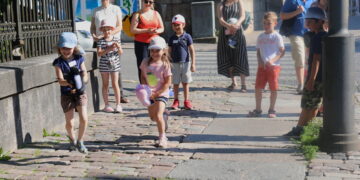 Free walking tours for families with kids aged 5–8