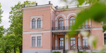 Helsinki 475 -juhlapiknik Hakasalmen huvilassa