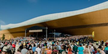 XXVI Sång- och musikfesten: Suurkuoro ja orkesteri Oodin edessä