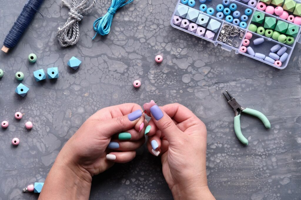 Workshop: make a bead bracelet