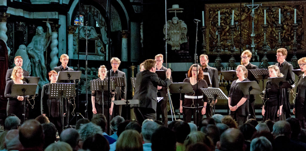 Helsinki Chamber Choir: …küsst es die Zeit auf den Mund